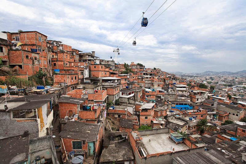 Tiroteios Frequentes Comprometem Aulas em Escolas do Rio de Janeiro